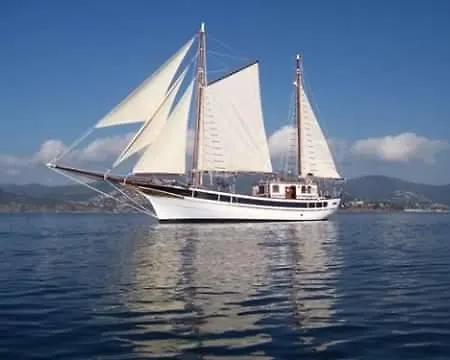 Botel Les Yachts De Vecchio - Le Suzanna
