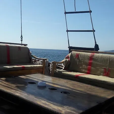 Botel Le Suzanna